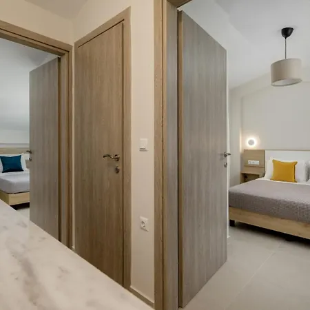 V Luxury With Pool 4* Siviri