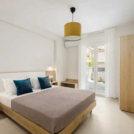 V Luxury With Pool 4*