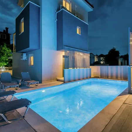 V Luxury With Pool Apartmanhotel