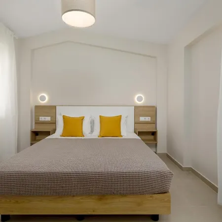 V Luxury With Pool Apartmanhotel