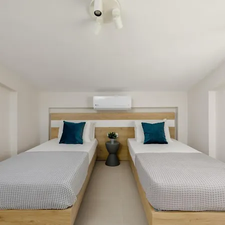 Apartmanhotel V Luxury With Pool 4*