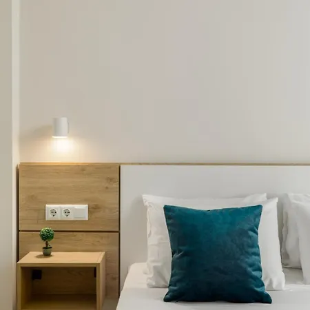 V Luxury With Pool Szíviri