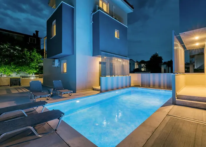 V Luxury With Pool Hotel de apartamente