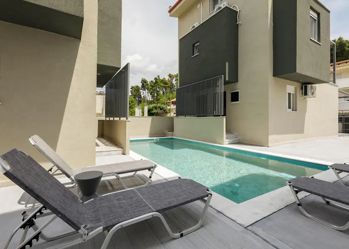 V Luxury With Pool Siviri